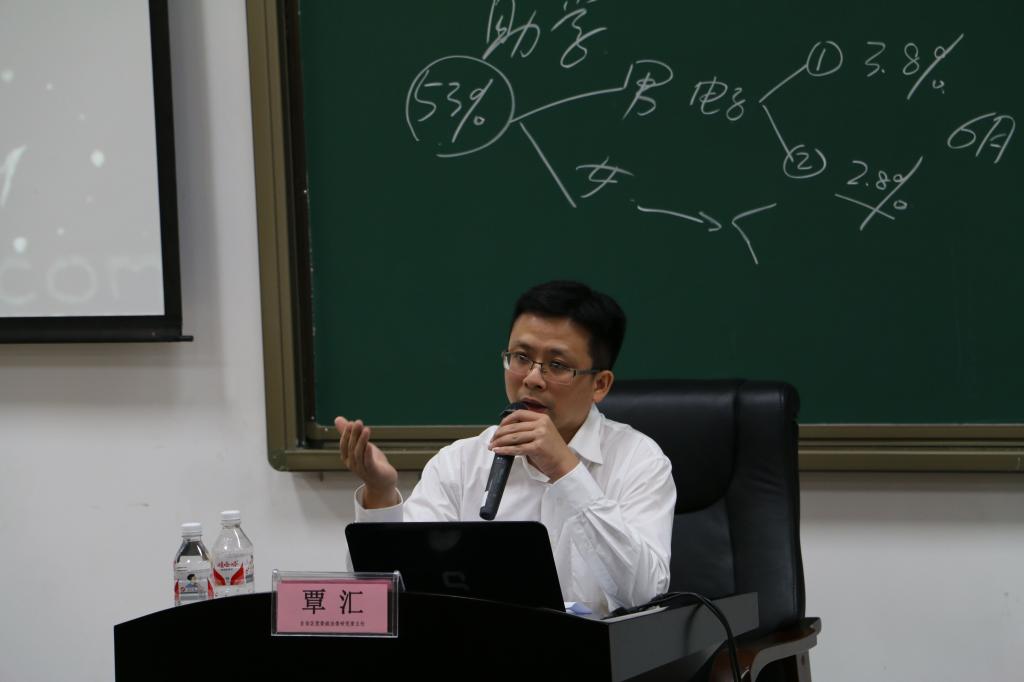 自治区党委政法委研究室覃汇为BETVlCTOR伟德官网BETVlCTOR伟德官网员工授课
